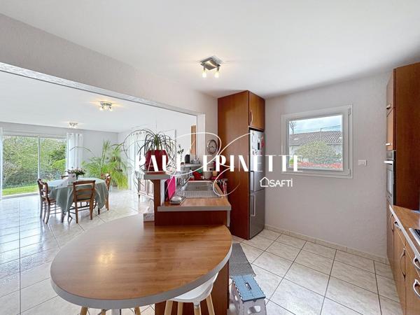 Maison 7 pièces avec piscine et garage