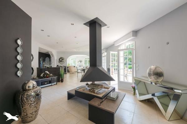 Maison à vendre 895 000 € Montfort-l'Amaury 8 p 228 m² DPE C