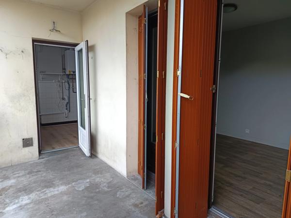 EXCLUSIVITÉ : Bel appartement lumineux de 2 chambres traversant avec double balcon