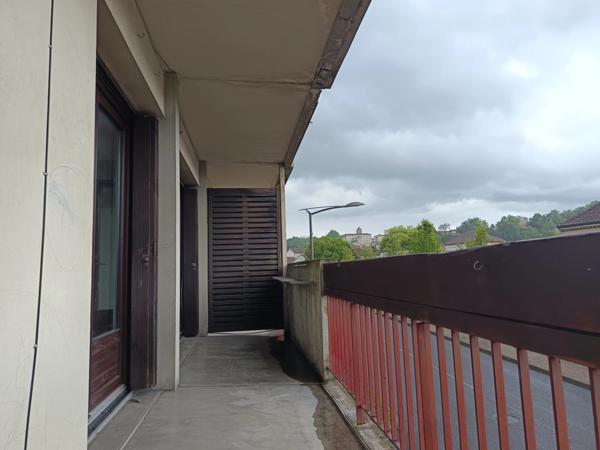 EXCLUSIVITÉ : Bel appartement lumineux de 2 chambres traversant avec double balcon