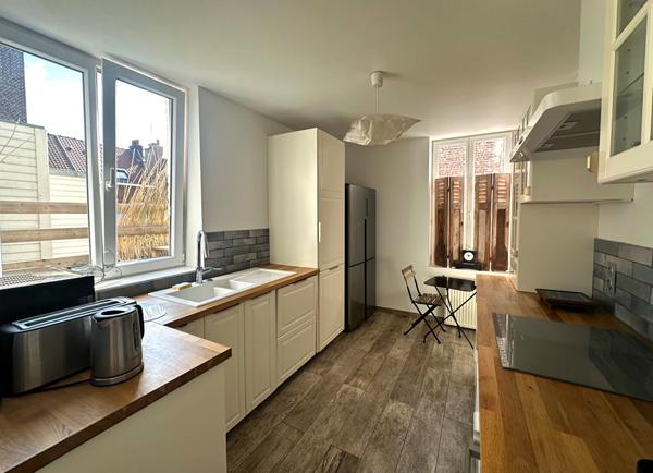 La Madeleine Romarin, Sublime appartement de 110.98 m2, 3 chambres, une salle de bains, une terrasse, une cave La madeleine La Madeleine Romarin, Sublime appartement de 110.98 m2, 3 chambres, une salle de bains, une terrasse, une cave La madeleine