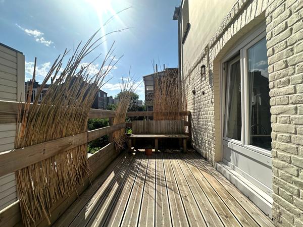 La Madeleine Romarin, Sublime appartement de 110.98 m2, 3 chambres, une salle de bains, une terrasse, une cave La madeleine La Madeleine Romarin, Sublime appartement de 110.98 m2, 3 chambres, une salle de bains, une terrasse, une cave La madeleine