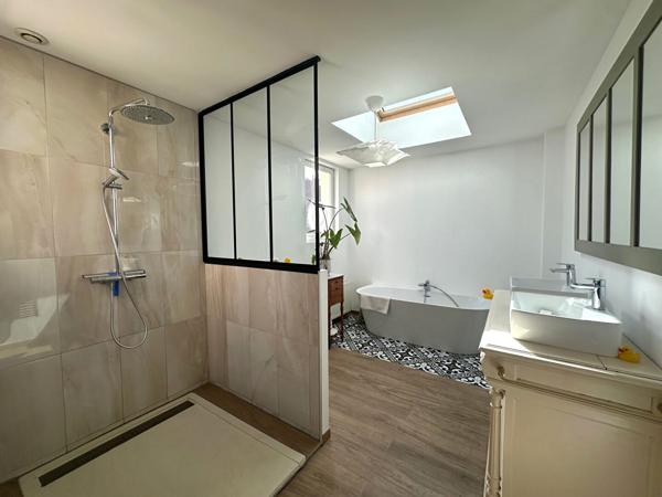 La Madeleine Romarin, Sublime appartement de 110.98 m2, 3 chambres, une salle de bains, une terrasse, une cave La madeleine La Madeleine Romarin, Sublime appartement de 110.98 m2, 3 chambres, une salle de bains, une terrasse, une cave La madeleine