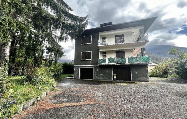 T3 et T2 134 m2 Albertville avec garage, cave et terrain