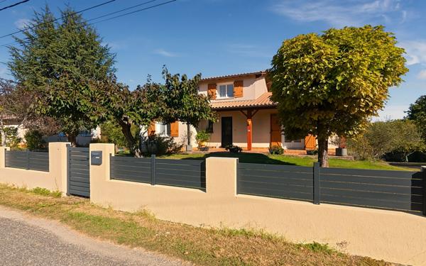 Maison à vendre    5 pièces •  Labastide-Saint-Pierre