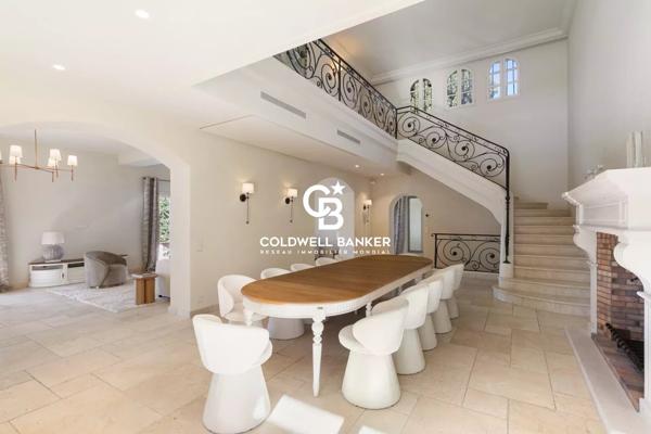 Villa 8 pièces à vendre Antibes - 06160 / Réf: 86353100