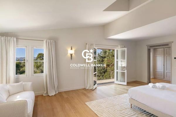 Villa 8 pièces à vendre Antibes - 06160 / Réf: 86353100