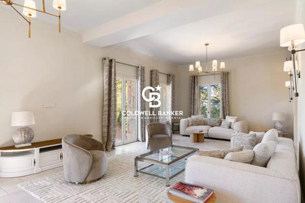 Villa 8 pièces à vendre Antibes - 06160 / Réf: 86353100