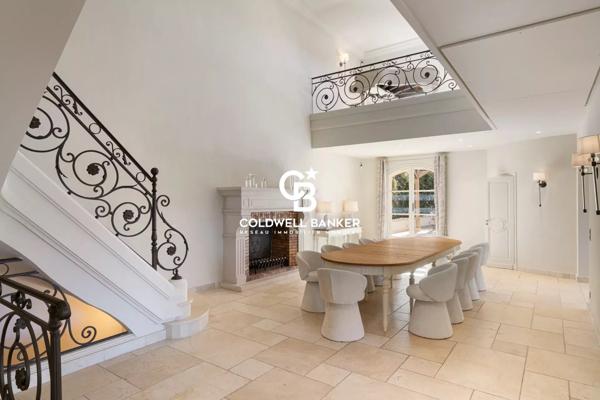Villa 8 pièces à vendre Antibes - 06160 / Réf: 86353100