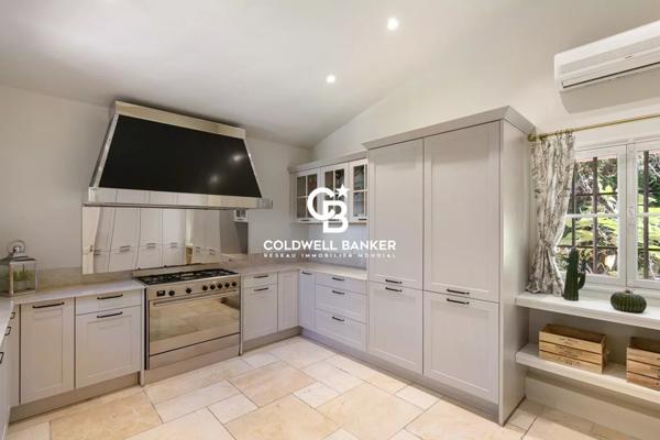 Villa 8 pièces à vendre Antibes - 06160 / Réf: 86353100