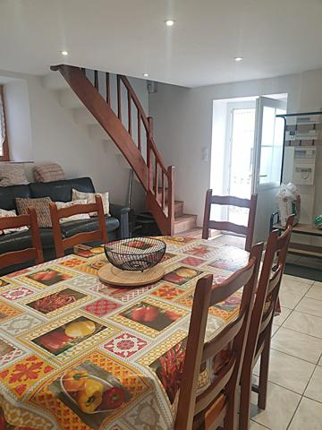 Maison de ville avec 3 chambres rénové + 2 granges – Opportunité à saisir à Aigre 16140