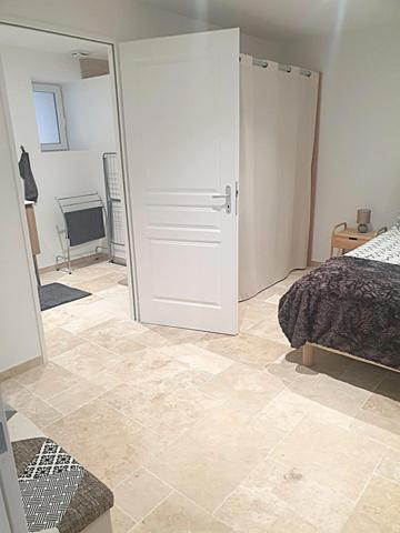 Maison de ville avec 3 chambres rénové + 2 granges – Opportunité à saisir à Aigre 16140