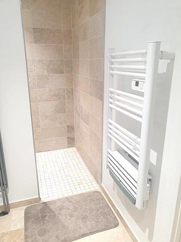 Maison de ville avec 3 chambres rénové + 2 granges – Opportunité à saisir à Aigre 16140