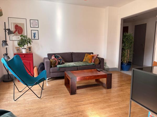 Quartier chaprais, appartement T3 de 75 m2, balcon et garage.