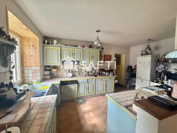 MAISON DE VILLAGE 3 CHAMBRES BUREAU GARAGE ACCES RIVIERE !