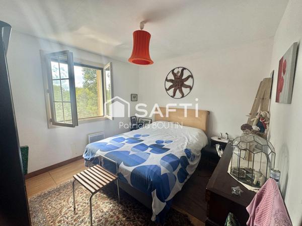 MAISON DE VILLAGE 3 CHAMBRES BUREAU GARAGE ACCES RIVIERE !