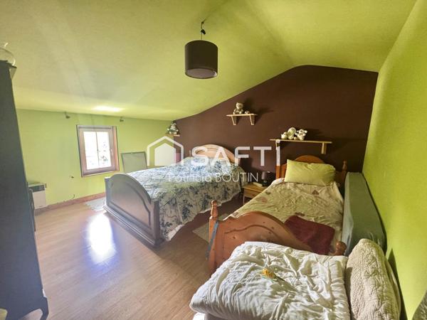 MAISON DE VILLAGE 3 CHAMBRES BUREAU GARAGE ACCES RIVIERE !