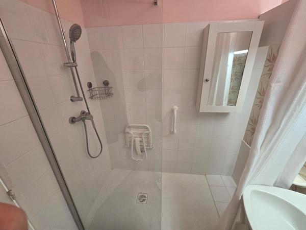 NICE A VENDRE APPARTEMENT  T3  61 m² ,TERRASSE,  GARAGE ,CAVE
