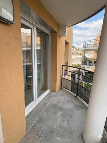 BEL F2 à ST PRIEST EN JAREZ AVEC TERRASSE