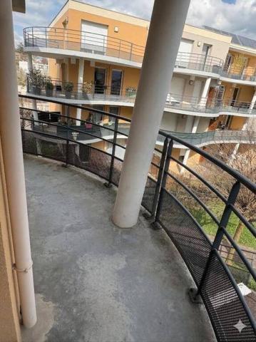 BEL F2 à ST PRIEST EN JAREZ AVEC TERRASSE