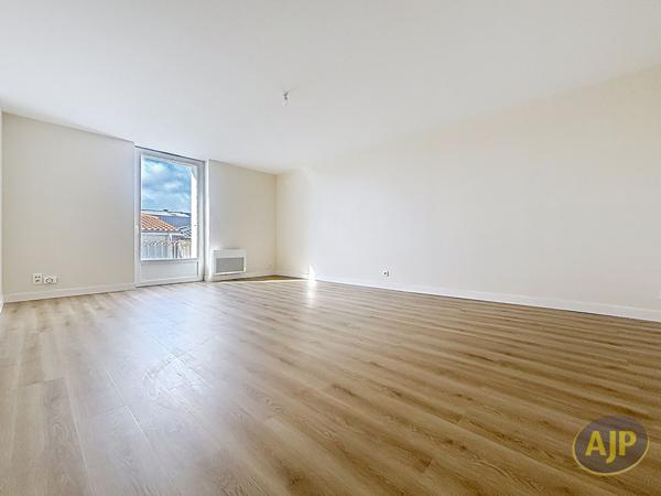 Location appartement La Roche Sur Yon : 835 € - AJP Immobilier La Roche-sur-Yon