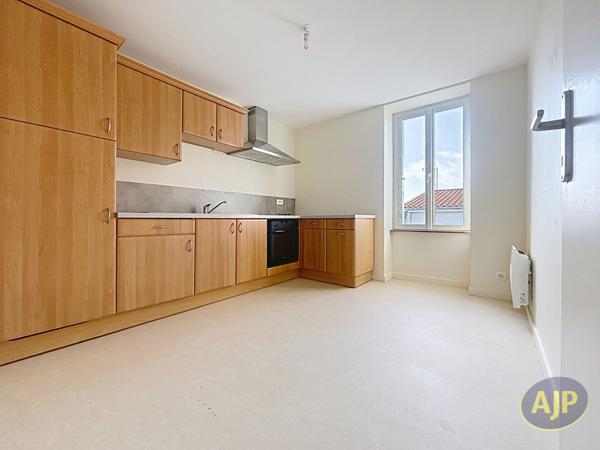 Location appartement La Roche Sur Yon : 835 € - AJP Immobilier La Roche-sur-Yon
