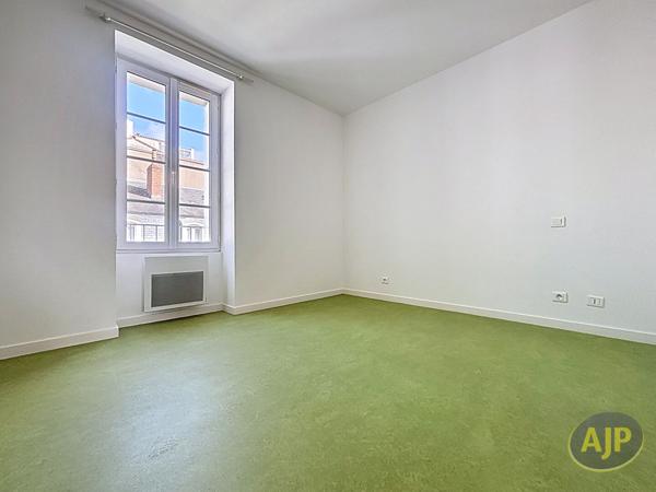 Location appartement La Roche Sur Yon : 835 € - AJP Immobilier La Roche-sur-Yon