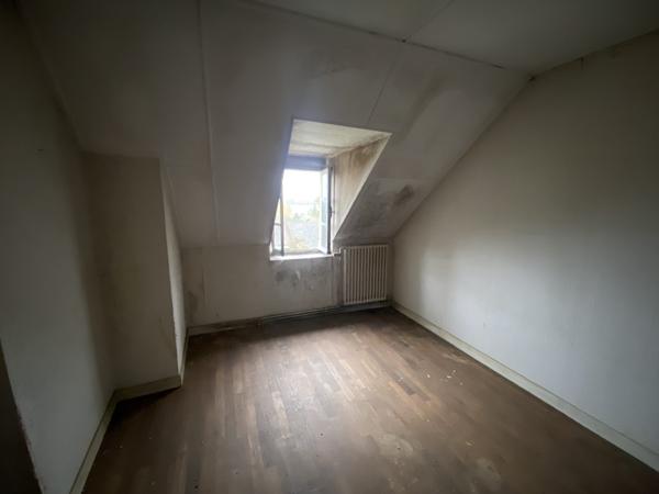 Maison de ville à rénover avec garage et jardin !