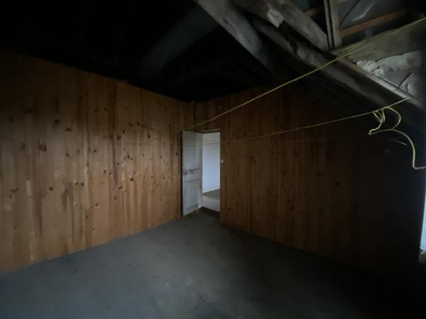 Maison de ville à rénover avec garage et jardin !