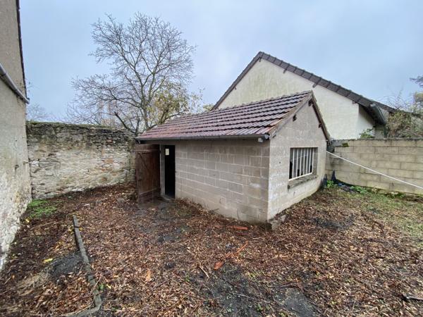Maison de ville à rénover avec garage et jardin !