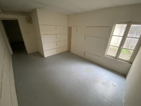 Maison de ville à rénover avec garage et jardin !