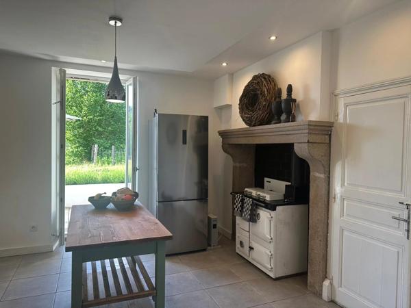 Une grande maison de village avec des dépendances et plus de 5 800 m² de terrain !