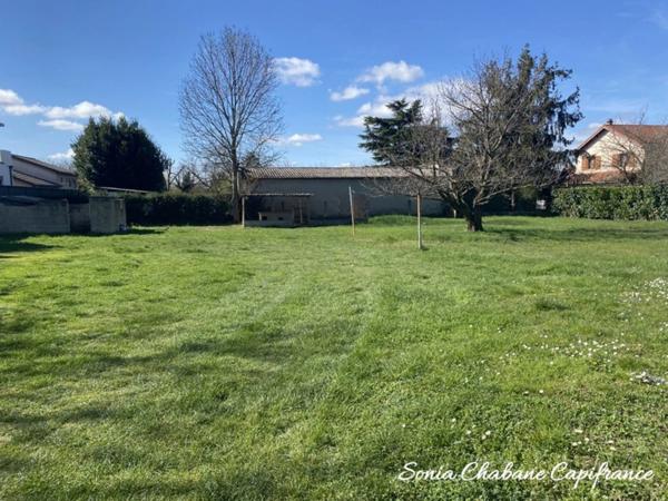 A vendre sur SAINT-PRIEST MANISSIEUX (69 800) - Terrain plat constructible de 1 004 m²