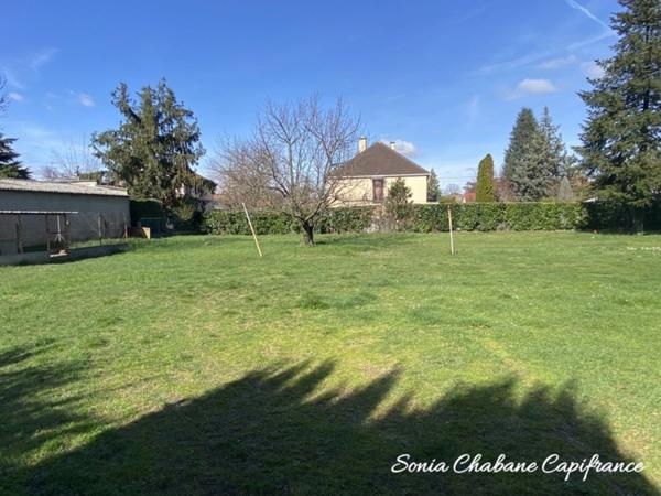 A vendre sur SAINT-PRIEST MANISSIEUX (69 800) - Terrain plat constructible de 1 004 m²