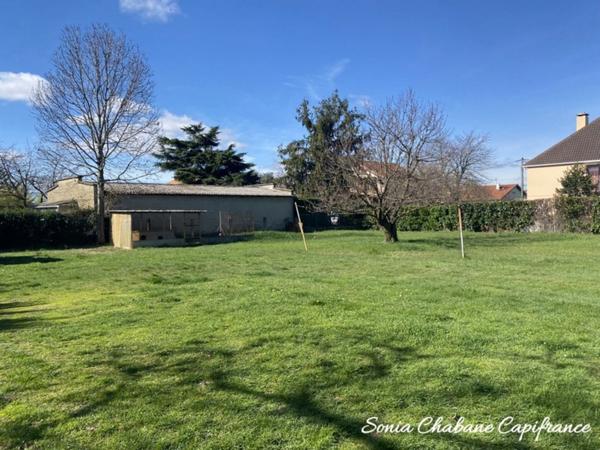 A vendre sur SAINT-PRIEST MANISSIEUX (69 800) - Terrain plat constructible de 1 004 m²