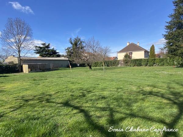 A vendre sur SAINT-PRIEST MANISSIEUX (69 800) - Terrain plat constructible de 1 004 m²