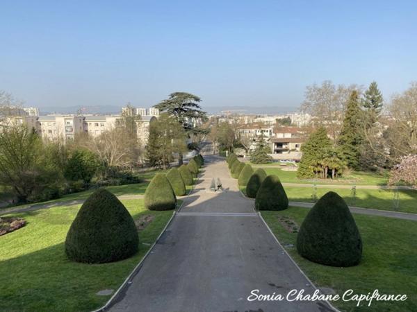 A vendre sur SAINT-PRIEST MANISSIEUX (69 800) - Terrain plat constructible de 1 004 m²