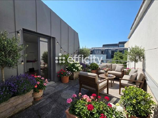 Appartement
         1 pièce
        - 27 m² 216 000 € *