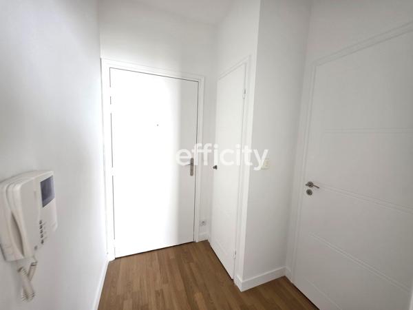 Appartement
         1 pièce
        - 27 m² 216 000 € *