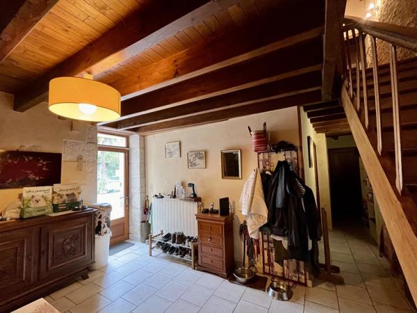 Maison de 3 chambres dans le centre d'une ville commercial