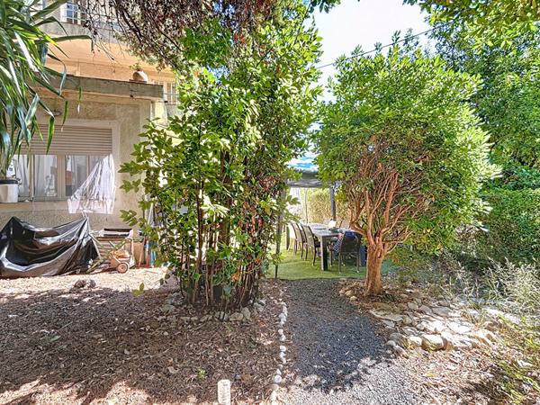 A vendre  2 pièces au calme avec jardin Cmiez Brancolar