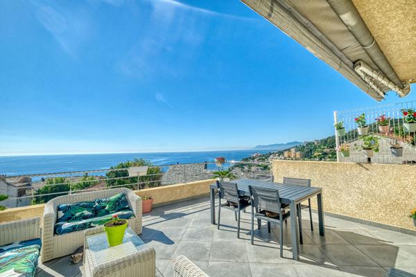 Maison de village mitoyenne San Martino Di Lota - pietranera 4 pièces108 m2 trois niveaux - vue mer