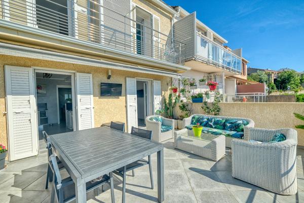 Maison de village mitoyenne San Martino Di Lota - pietranera 4 pièces108 m2 trois niveaux - vue mer
