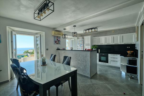 Maison de village mitoyenne San Martino Di Lota - pietranera 4 pièces108 m2 trois niveaux - vue mer