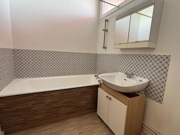 Studio
                                                                                                                                                                                                                                                                                                                        1 pièce(s)                                                                                                                                                                                                                                                                                                                              35.51  m²