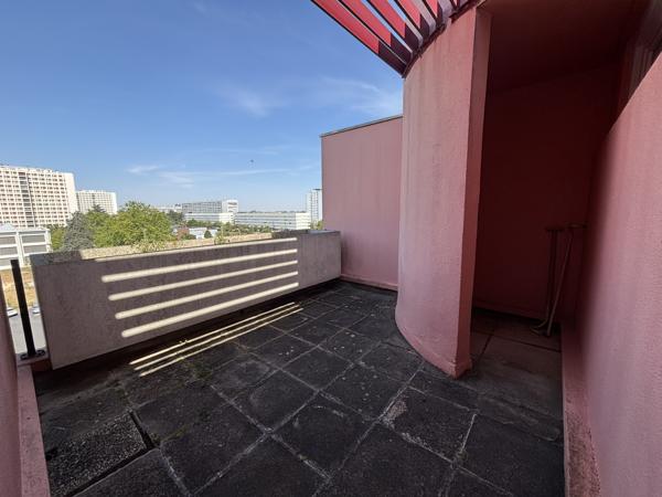 Studio
                                                                                                                                                                                                                                                                                                                        1 pièce(s)                                                                                                                                                                                                                                                                                                                              35.51  m²