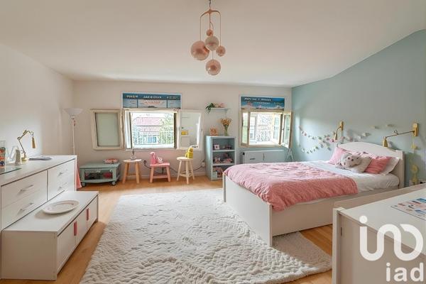 Maison de village 10 pièces de 232 m² à Limonest (69760)