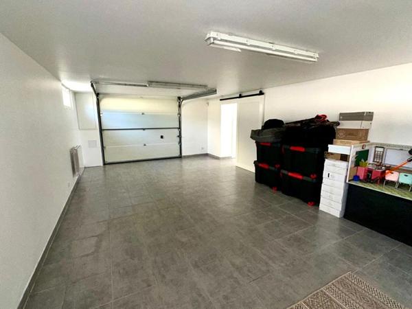 A VENDRE SUPERBE MAISON sur SOUS-SOL, 2 CHAMBRES + Sous-sol aménagé, terrain 492 m2