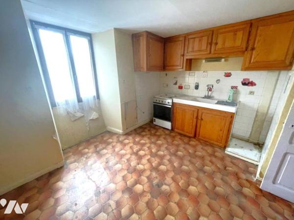 IMMEUBLE / MURS ANCIEN COMMERCE A SAINT CHELY D'APCHER