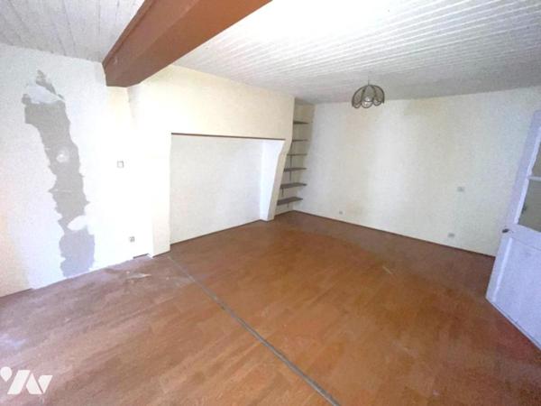 IMMEUBLE / MURS ANCIEN COMMERCE A SAINT CHELY D'APCHER